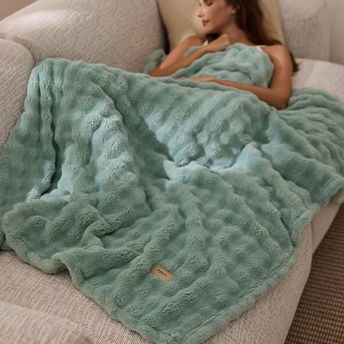 Bedsure 3D Fleece Bubble Blanket - Image 8