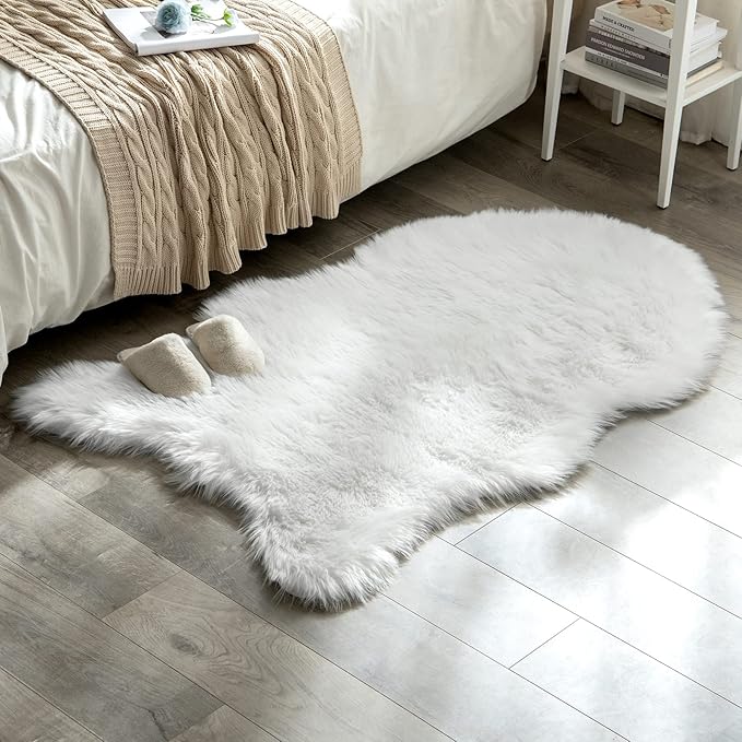 MIULEE Luxury Super Soft Fluffy Area Rug Faux Fur Plush Large Sheepskin Rug by MIULEE