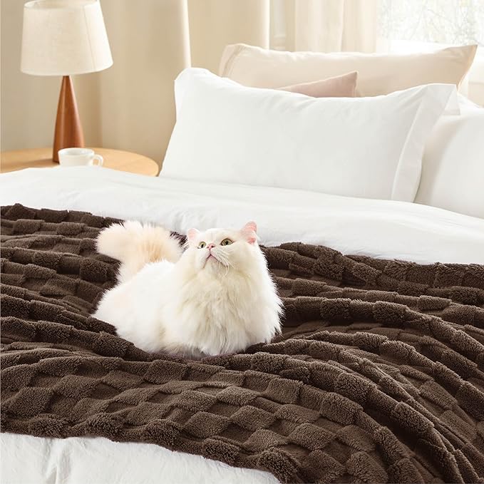 Bedsure GentleSoft Brown Throw Blanket - Image 4
