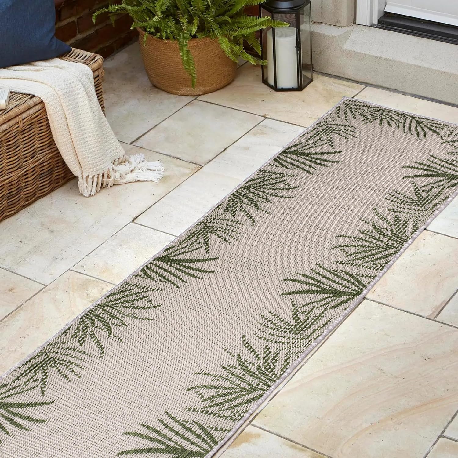JONATHAN Y Palm Frond Border Indoor Outdoor Runner Rug 2X8 Green/Cream, Isla Coastal Cottage for Backyard, Patio, Porch, Easy-Cleaning, High Traffic, Pet-Friendly, Non-Shedding (TSN207B-28)