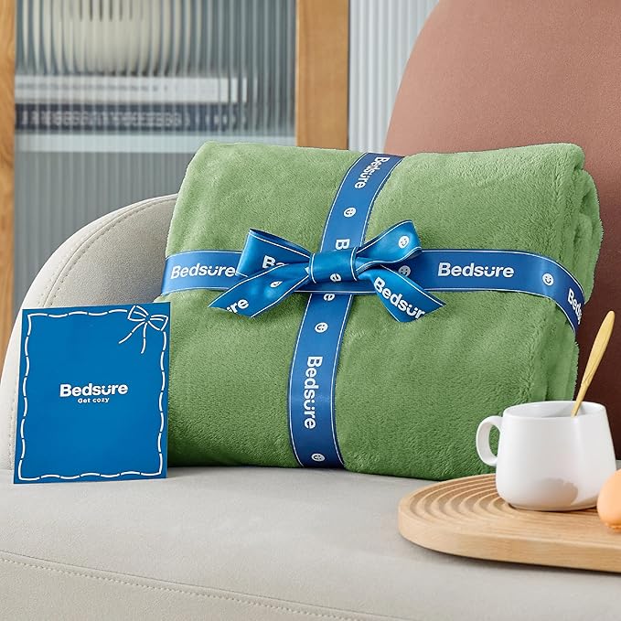 Bedsure GentleSoft Green Throw Blanket - Image 7