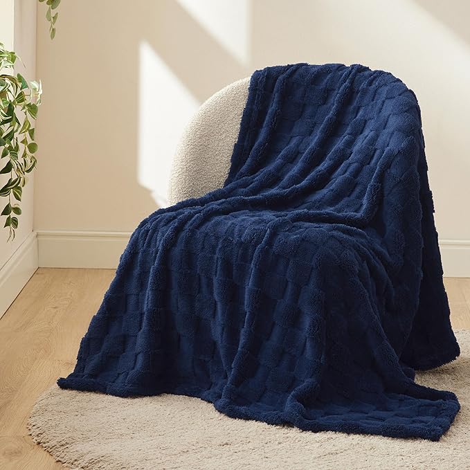 Bedsure GentleSoft Navy Throw Blanket - Image 6