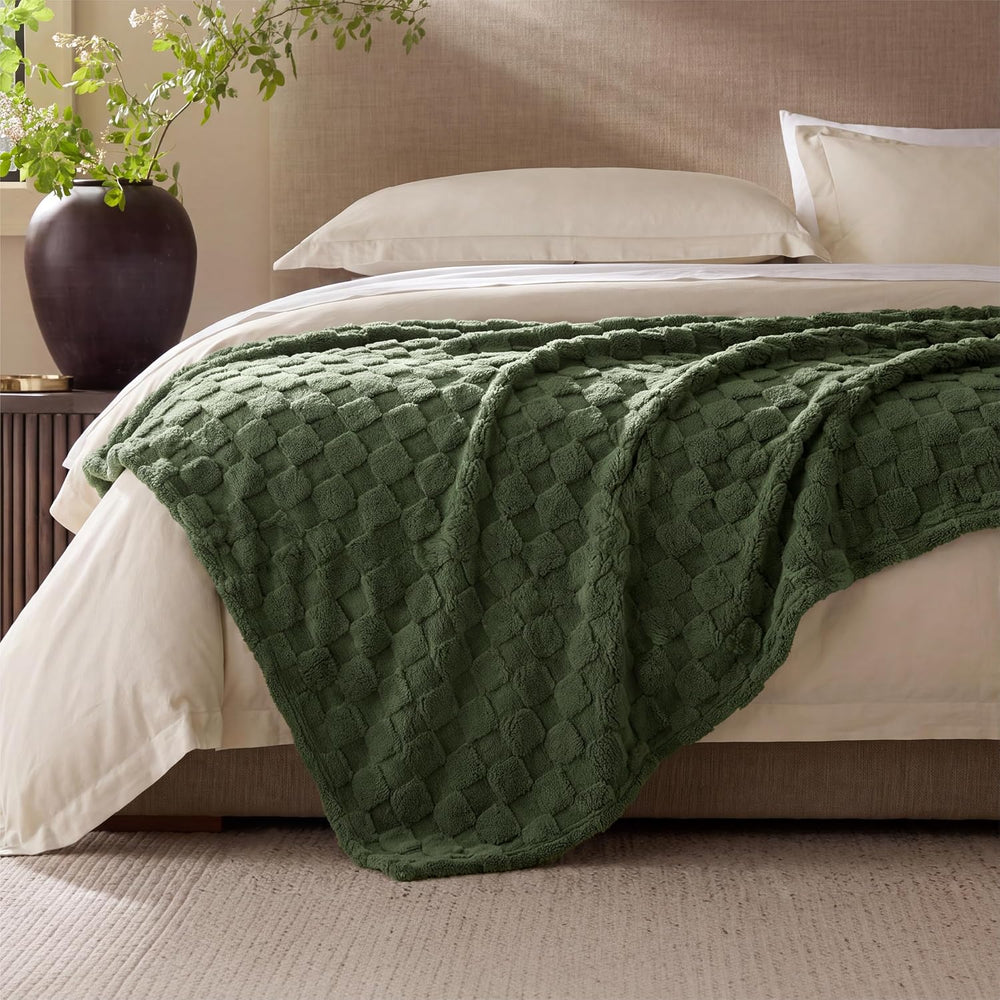 Bedsure Checkered Soft Cozy Queen Blanket for Bed, Olive Green, 90"×90&q...
