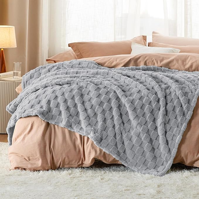 Bedsure GentleSoft Silver Grey Throw Blanket - Image 5