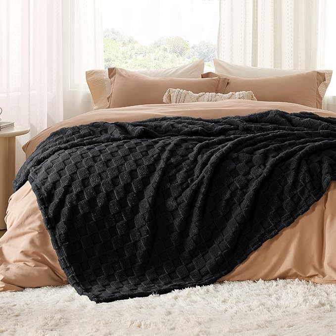 Bedsure GentleSoft Blankets Queen Size - Image 5