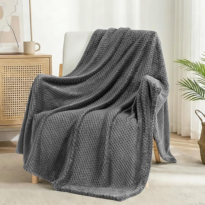 Exclusivo Mezcla Fleece Bed Blanket Queen Size, Super Soft and Warm Blankets - Image 4