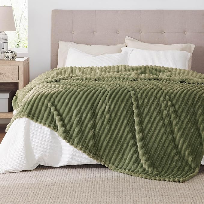 Bedsure GentleSoft Moss Fleece Queen Blanket - Image 2