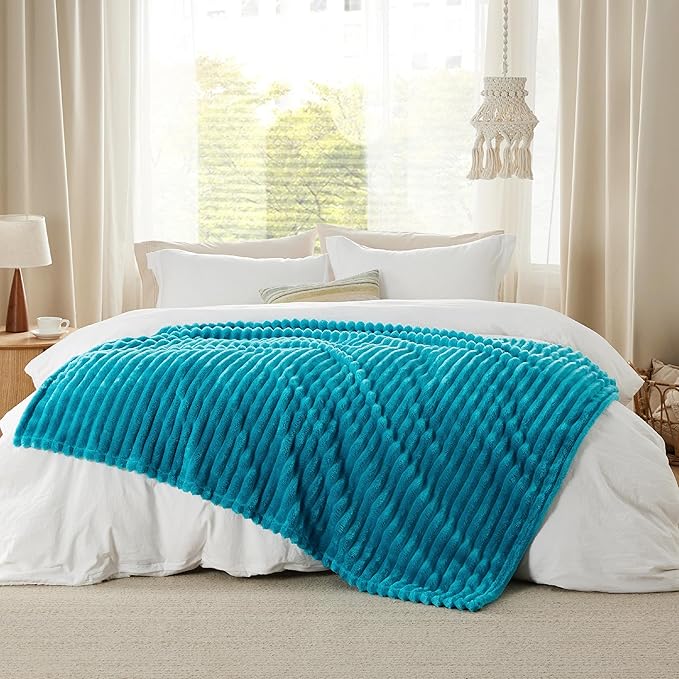 Bedsure GentleSoft Teal Fleece Blanket - Image 6