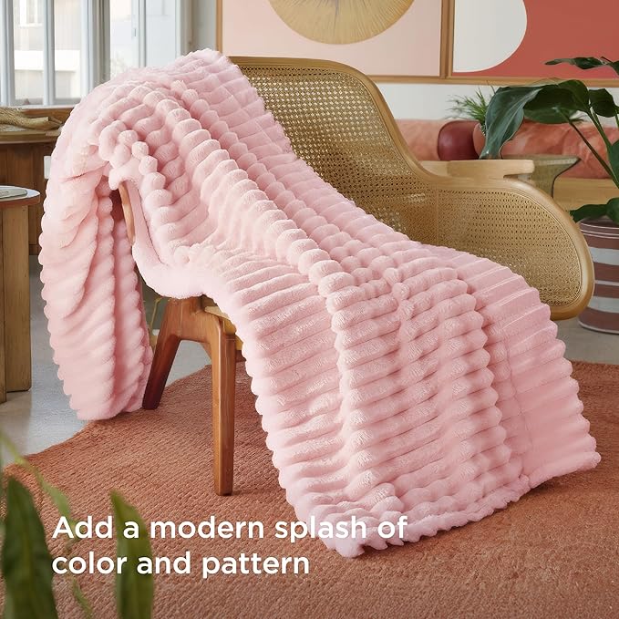 Bedsure GentleSoft Coral Pink Fleece Blanket - Image 3