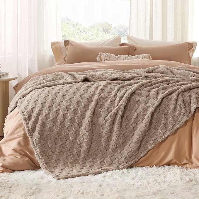 Bedsure GentleSoft Blankets Queen Size - Image 5