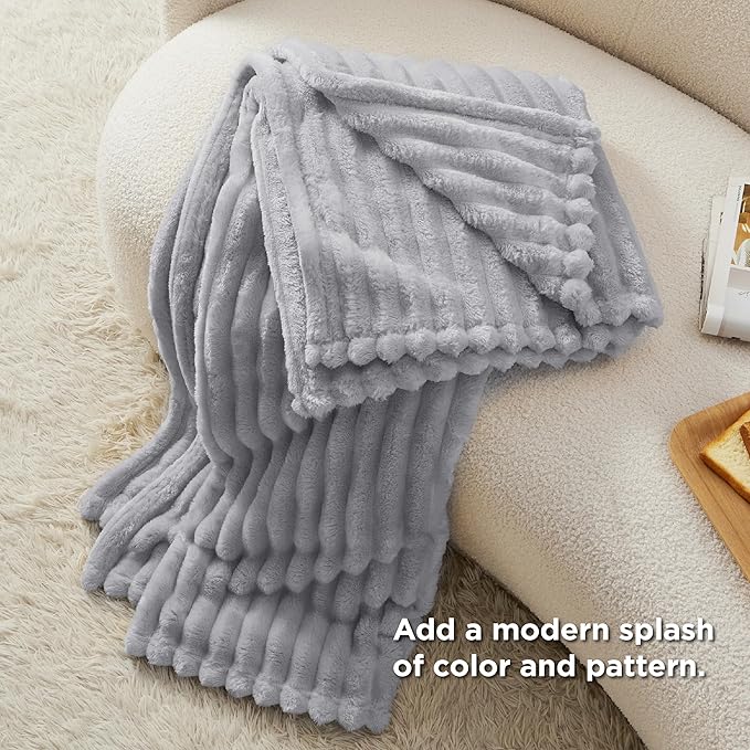 Bedsure Light Grey Fleece Blanket - Image 5