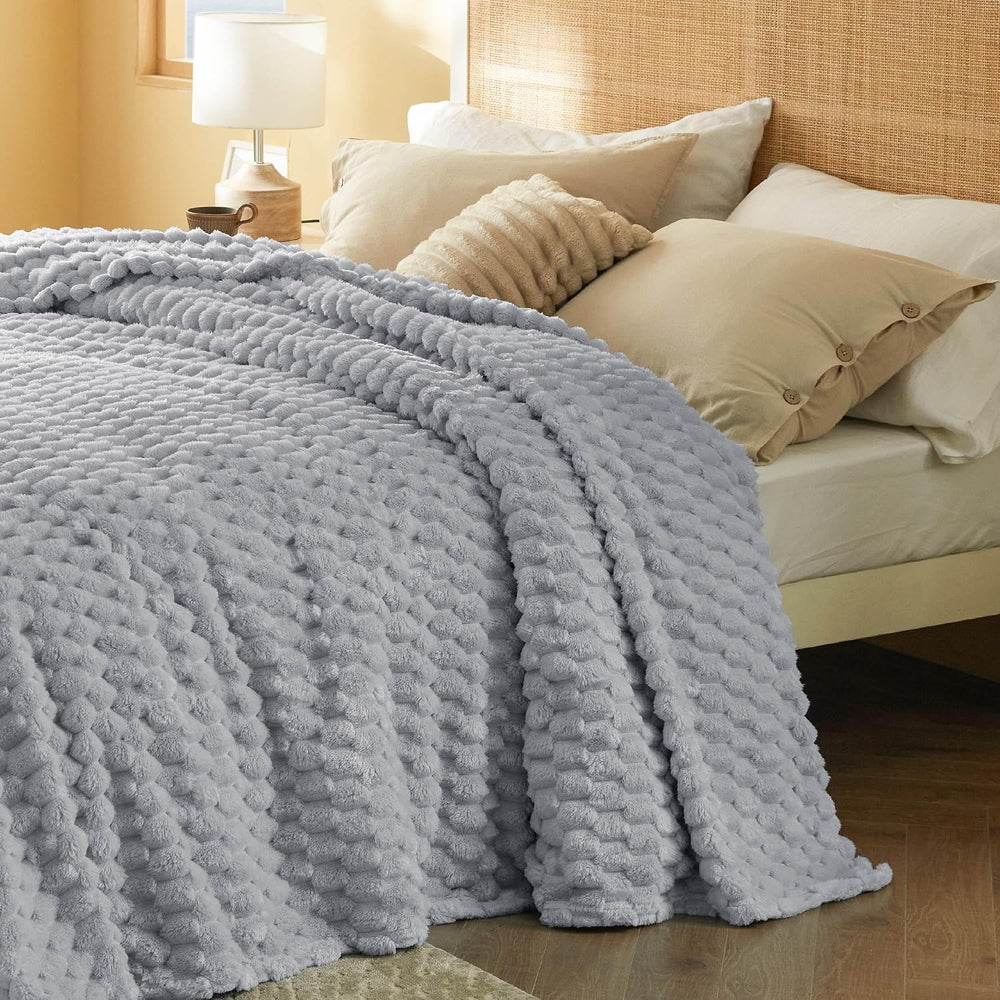Bedsure Blanket Queen Size for Bed - 350GSM Fluffy Plush Bubble Blanket Queen...