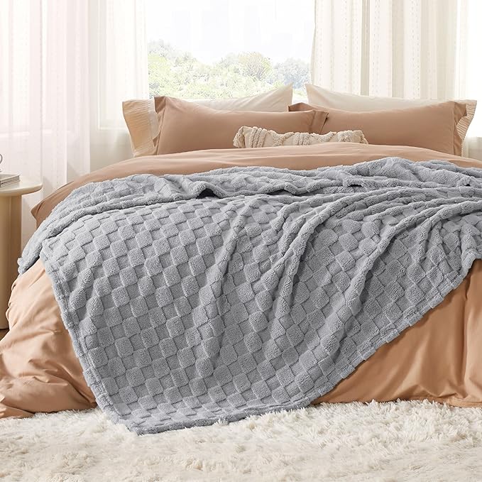 Bedsure GentleSoft Blankets Queen Size - Image 5