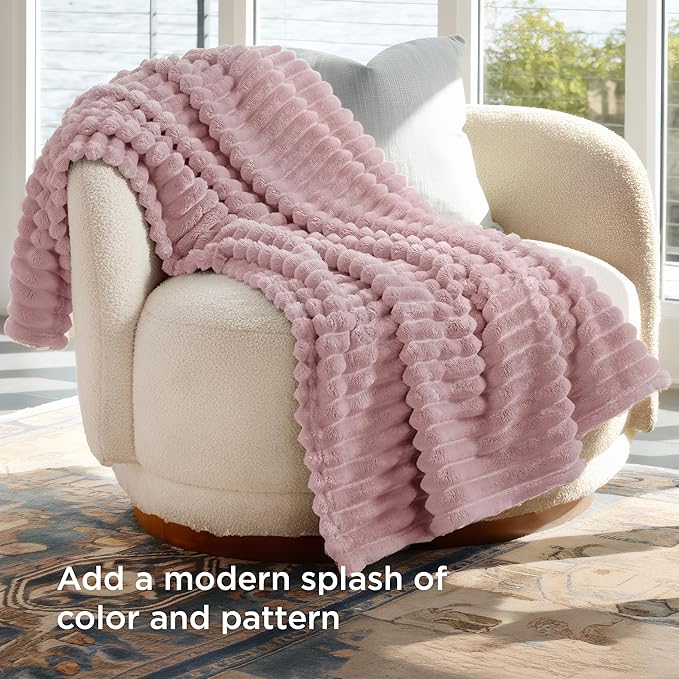 Bedsure GentleSoft Pink Fleece Blanket - Image 3