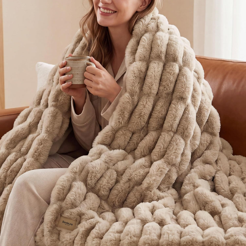 Bedsure Ultra Soft Double-Sided Faux Fur Throw Blanket for Christmas, Fluffy ...