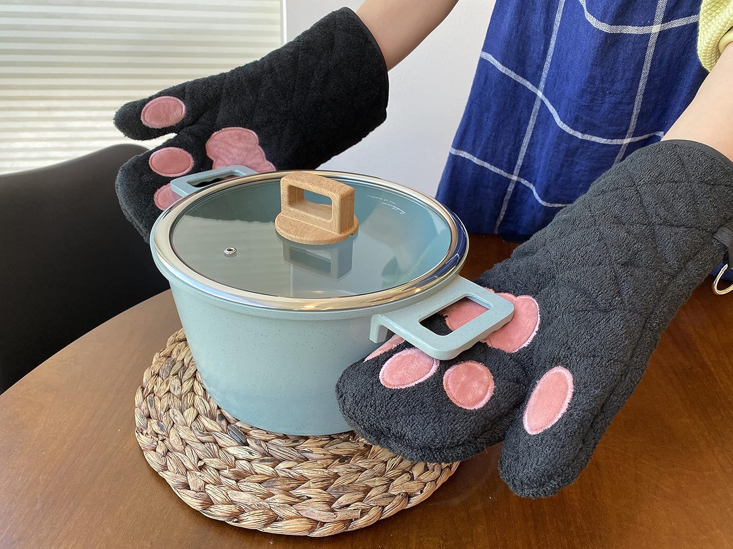 Cricket & Junebug Oven Mitts Cat Paws - Black & Pink