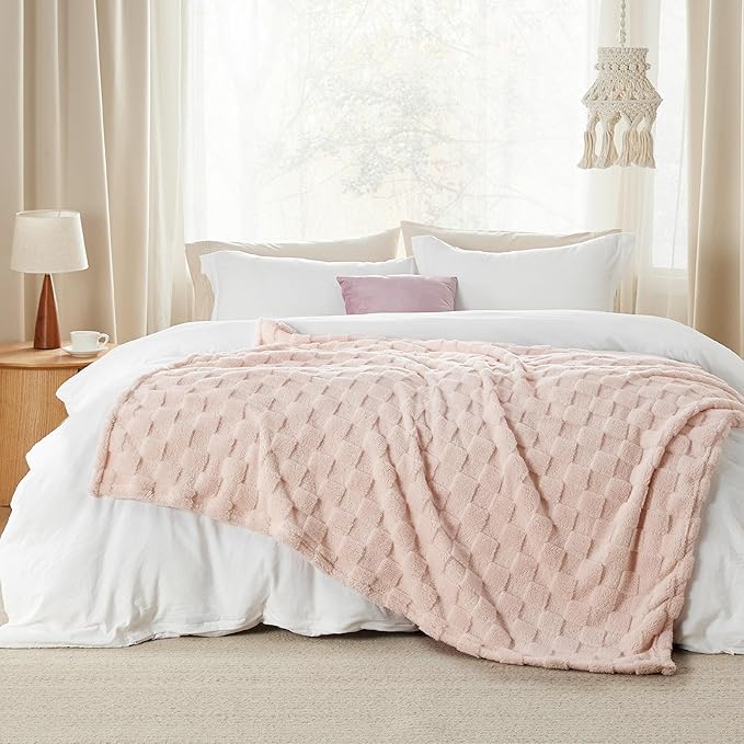 Bedsure GentleSoft Light Pink Twin XL Blanket - Image 6