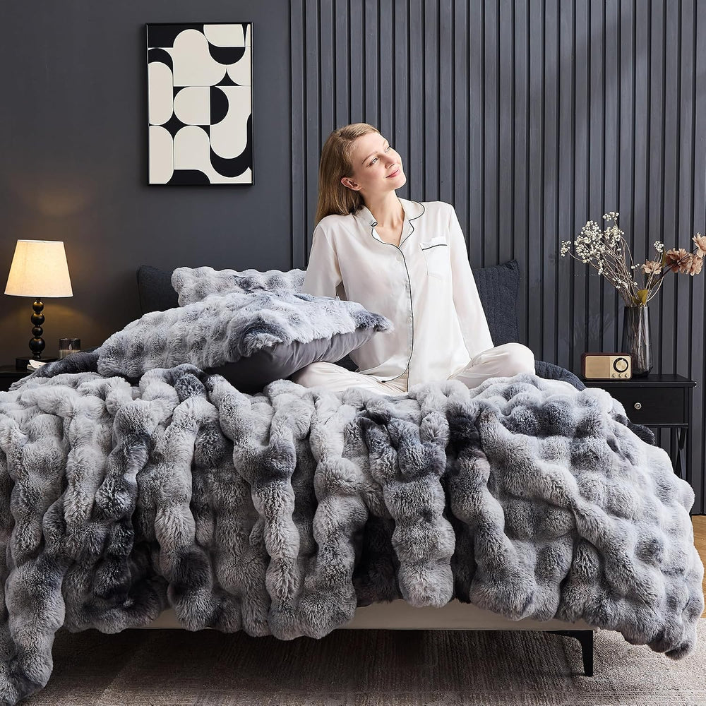 Wonderful - 3D Bubble Tie Dye Faux Rabbit Fur Comforter Set, King, Grey