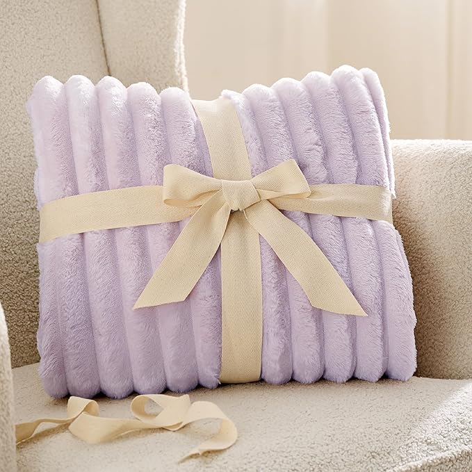 Bedsure GentleSoft Lavender Fog Fleece Blanket - Image 9