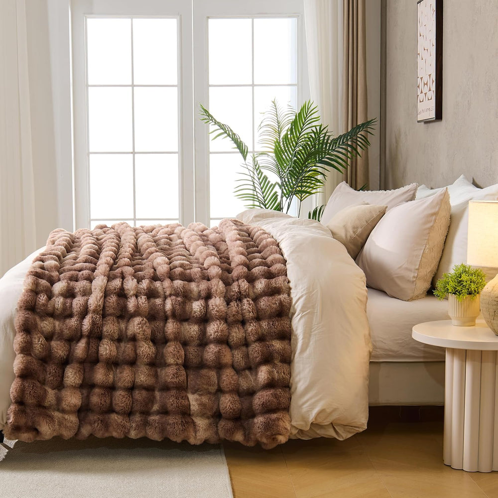 DOWNCOOL Faux Fur Throw Blanket, Plush Bubble Blanket 50"x60" Tie-d...