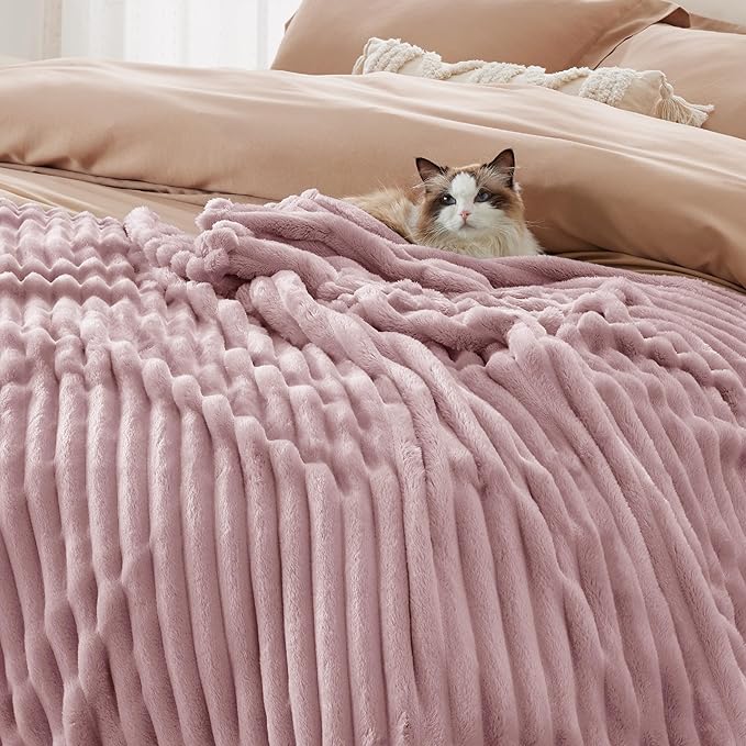 Bedsure GentleSoft Pink Fleece Blanket - Image 8
