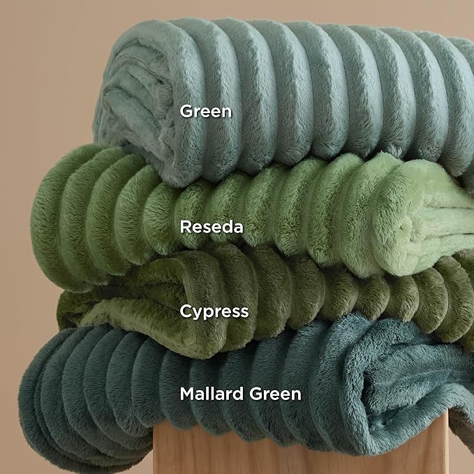 Bedsure GentleSoft Mallard Green Fleece Blanket - Image 8