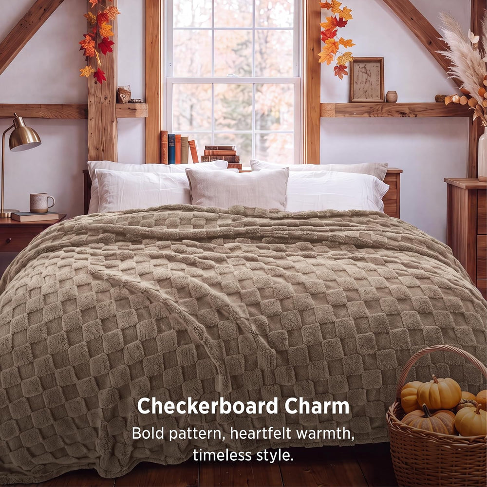 Bedsure Checkered Soft Cozy Queen Blanket for Bed, Light Brown, 90"×90&q...