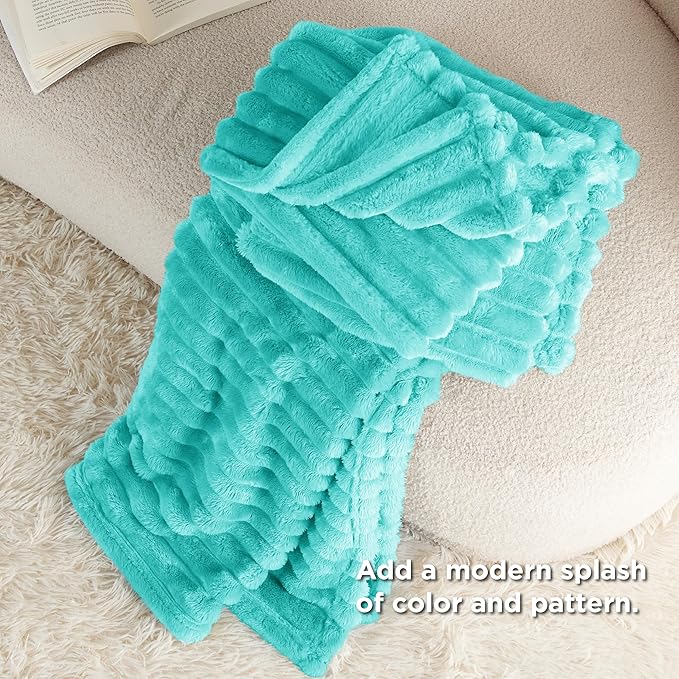 Bedsure GentleSoft Blue Fog Fleece Blanket - Image 4