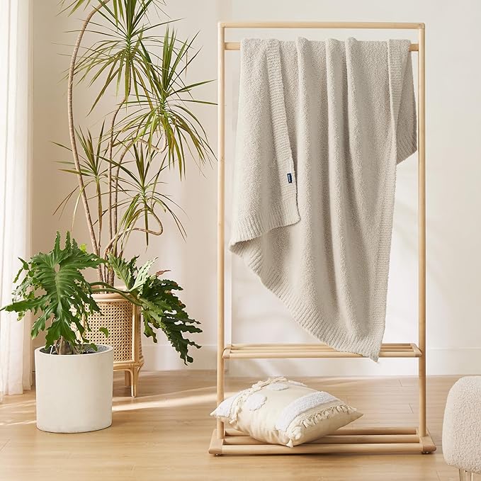 Bedsure Beige Knit Throw Blanket - Image 8