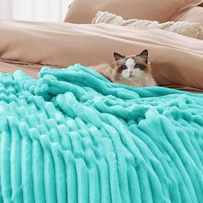 Bedsure GentleSoft Blue California King Size - Image 3