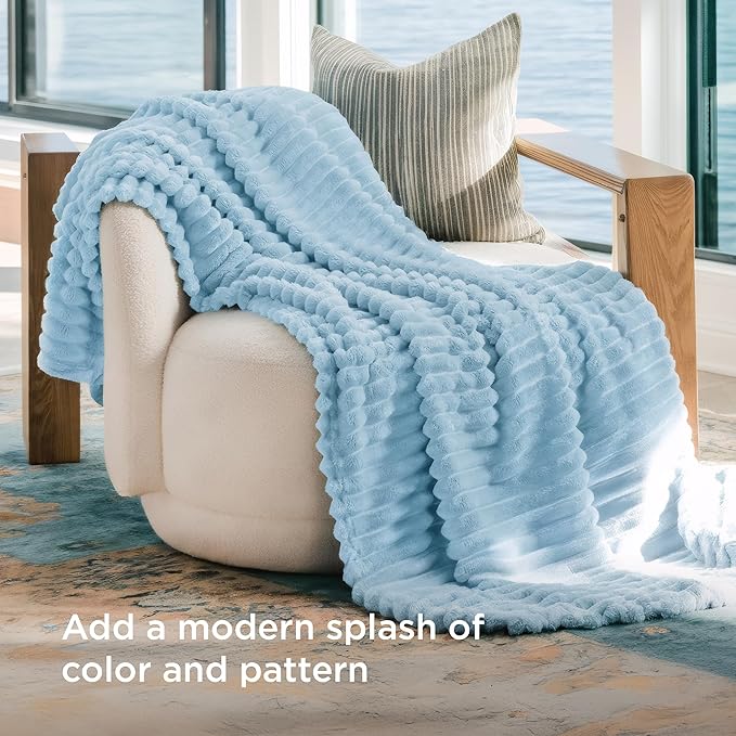 Bedsure GentleSoft Blue Fleece Blanket - Image 3