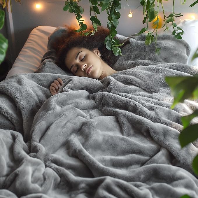 Bedsure Fleece Blanket Twin Blanket Grey - Image 2