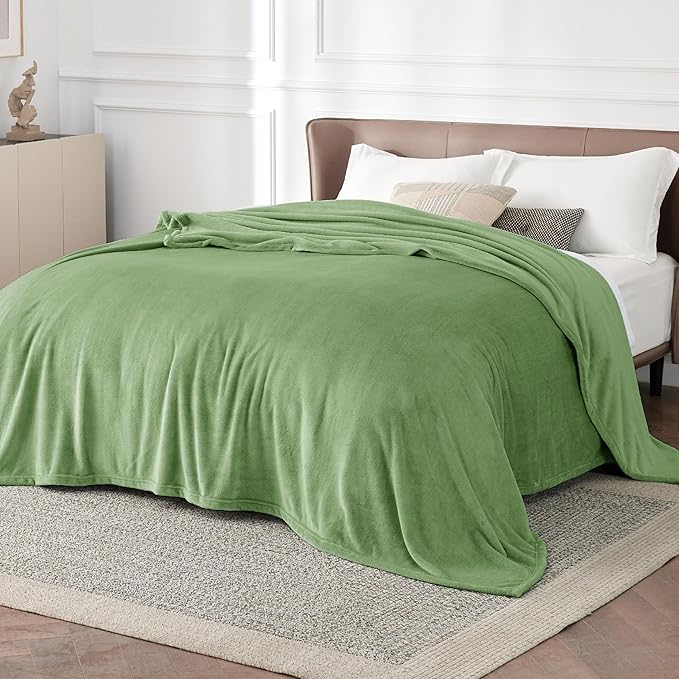Bedsure GentleSoft Fleece Bed Blankets Full Size Green - Image 2