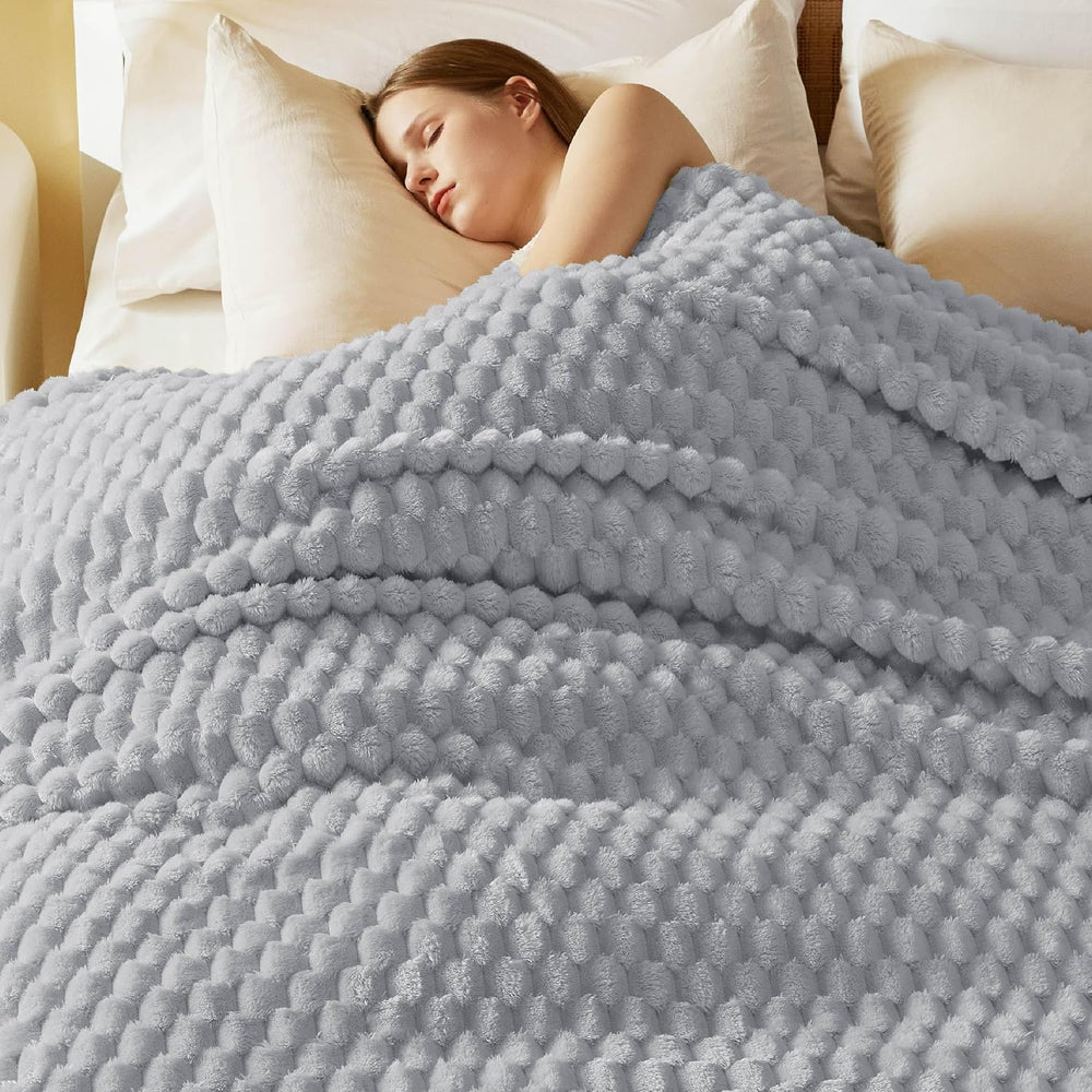 Bedsure Blanket Queen Size for Bed - 350GSM Fluffy Plush Bubble Blanket Queen...