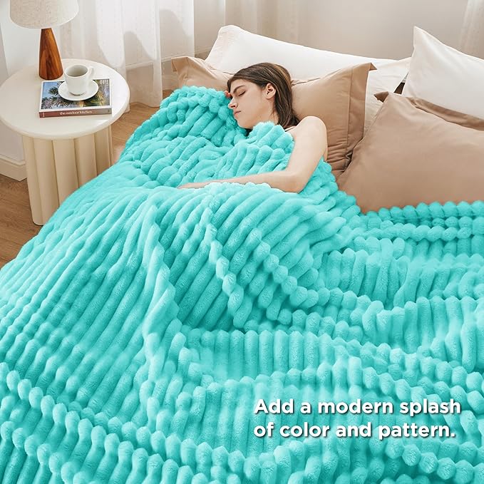 Bedsure GentleSoft Blue Queen Blanket - Image 4