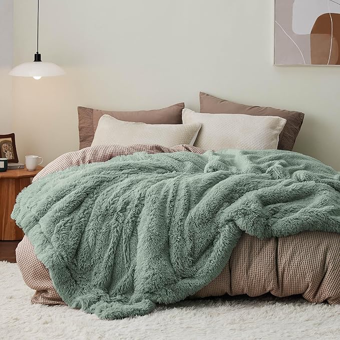 Bedsure GentleSoft Fuzzy Sherpa Faux Fur Twin Blanket Sage Green Cozy Gifts - Image 6
