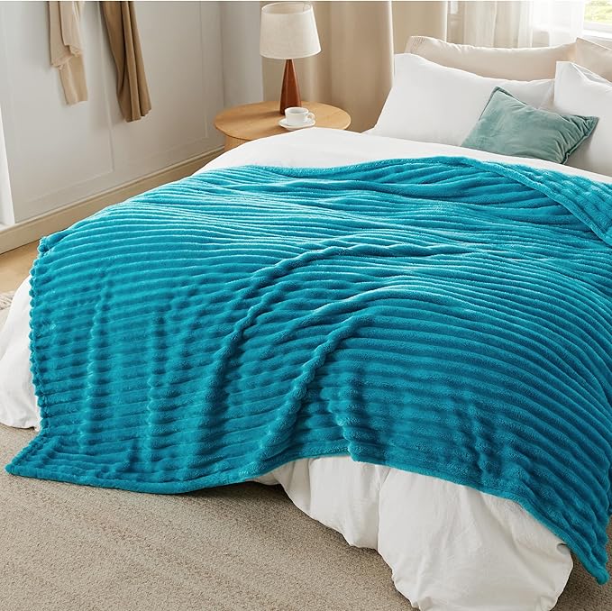 Bedsure GentleSoft Teal Full Blanket - Image 6