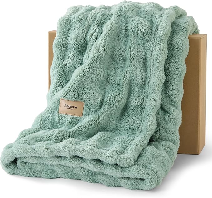 Bedsure 3D Fleece Bubble Blanket by BEDSURE