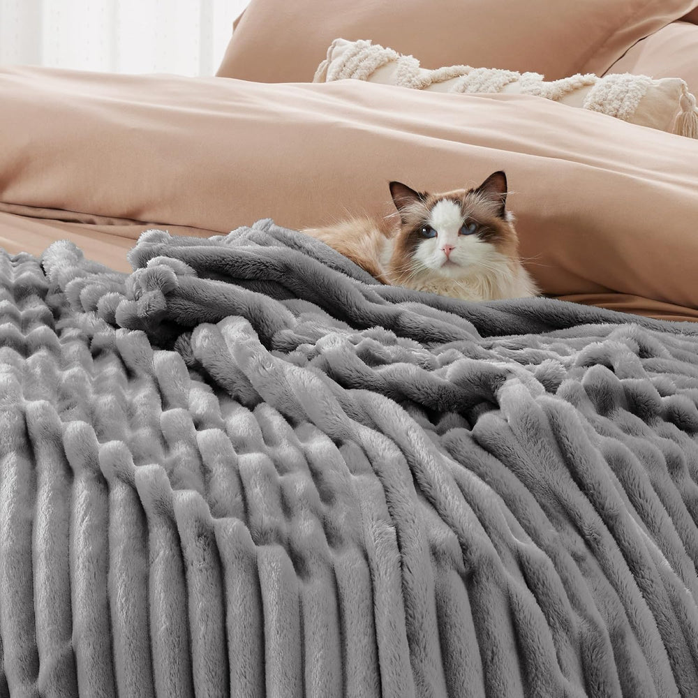 Bedsure Full Size Fleece Blankets for Bed Frost Gray 84"x90"