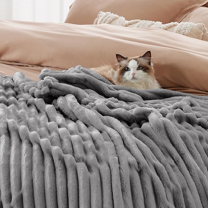 Bedsure GentleSoft Frost Gray Full Blanket - Image 7