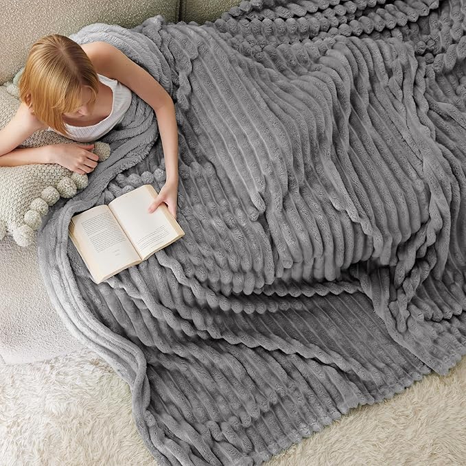 Bedsure GentleSoft Frost Gray Fleece Blanket - Image 4