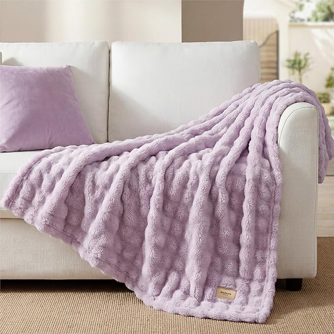 Bedsure 3D Fleece Bubble Blanket - Image 4