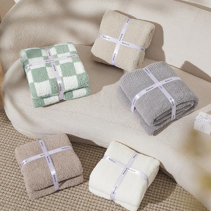 Bedsure GentleSoft Checkered Twin Blanket - Image 6