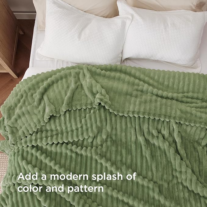 Bedsure GentleSoft Reseda Fleece Queen Blanket - Image 3