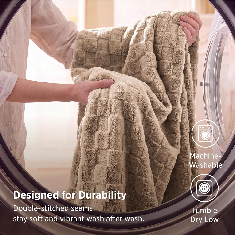Bedsure Checkered Soft Cozy Queen Blanket for Bed, Light Brown, 90"×90&q...