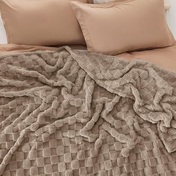 Bedsure GentleSoft Blankets Queen Size - Image 6