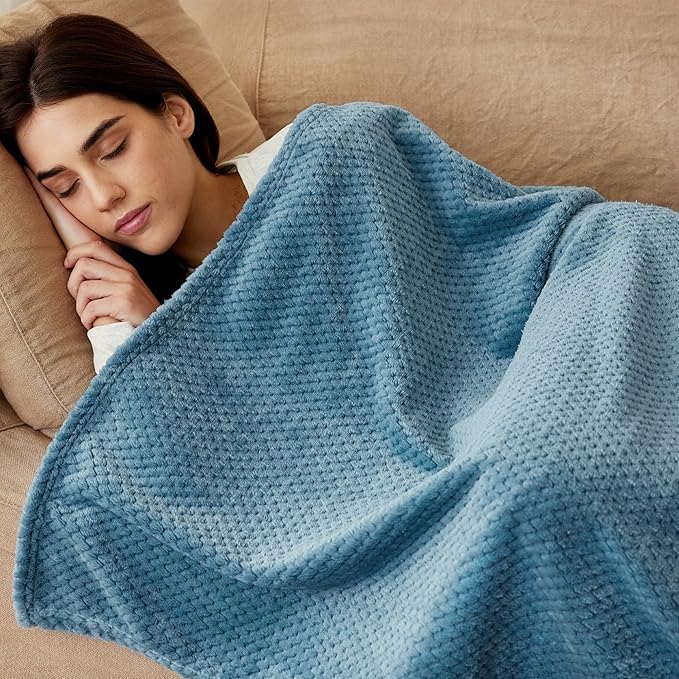Exclusivo Mezcla Fleece Bed Blanket Twin Size, Super Soft and Warm Blankets - Image 2