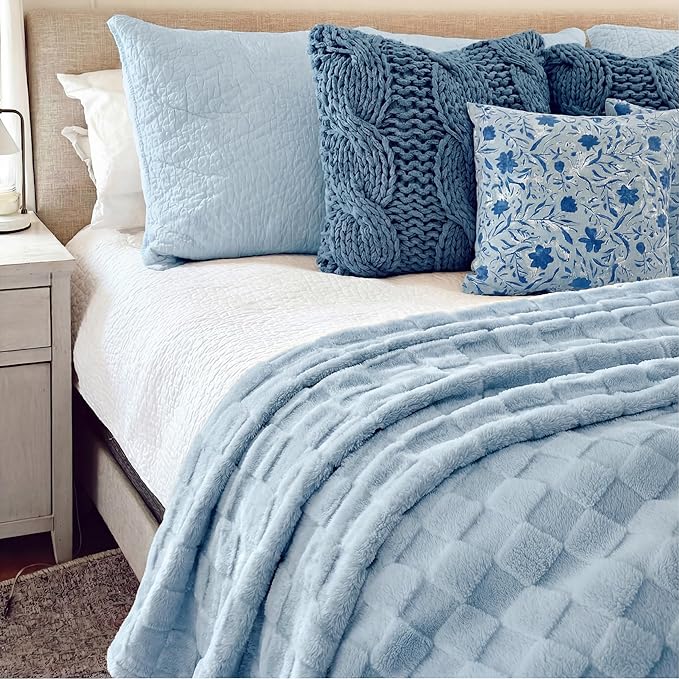 Bedsure GentleSoft Light Blue Throw Blanket - Image 5