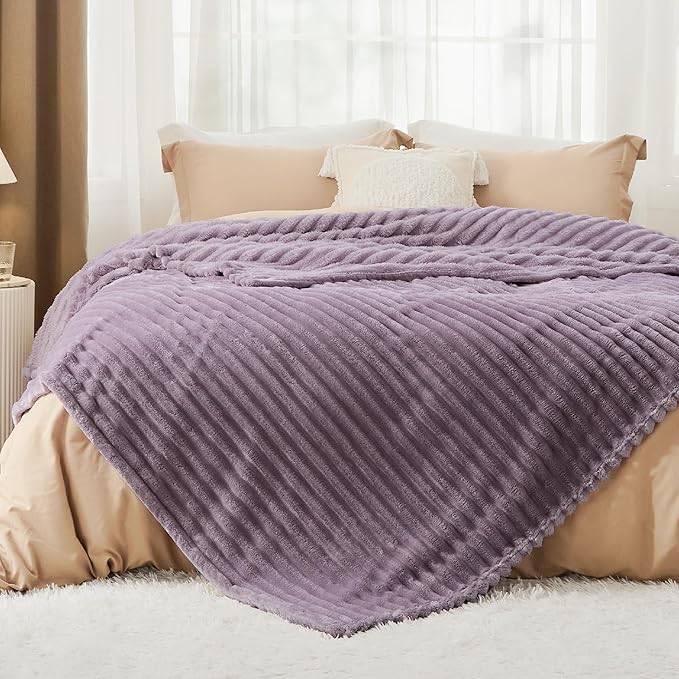 Bedsure GentleSoft Light Purple Full Blanket - Image 2