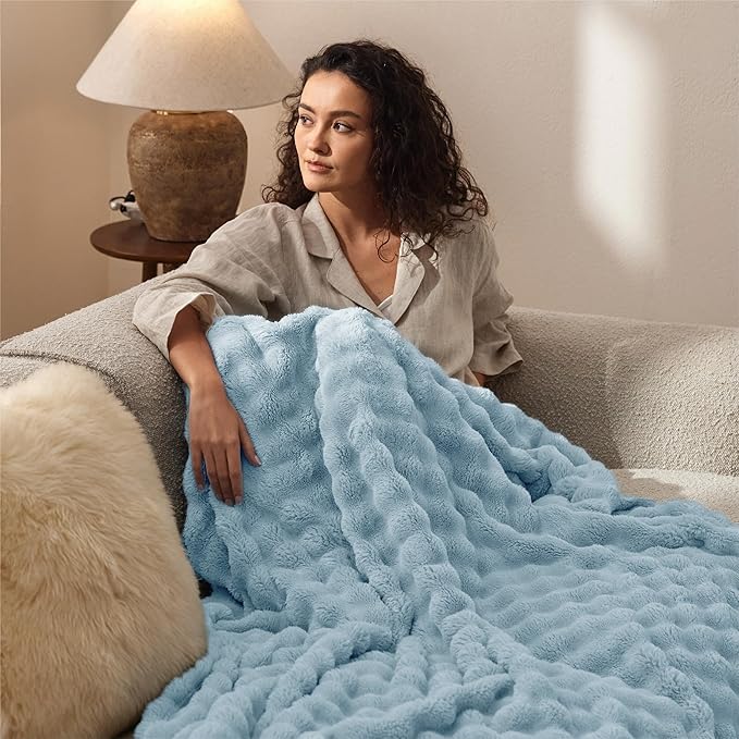 Bedsure 3D Fleece Bubble Blanket - Image 4